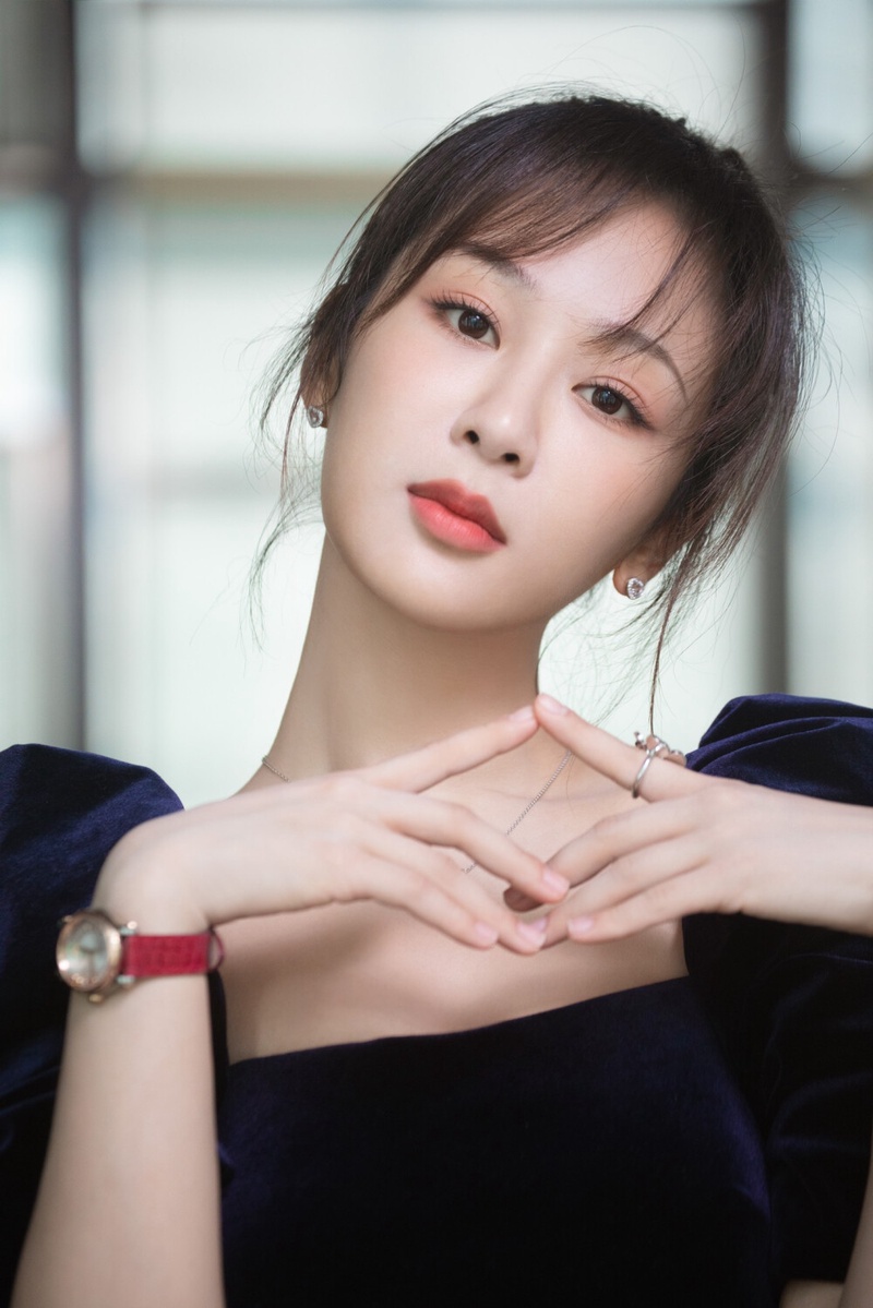 杨紫家狗子piupiu穿羽绒服出街？人不如狗系列实锤了！
