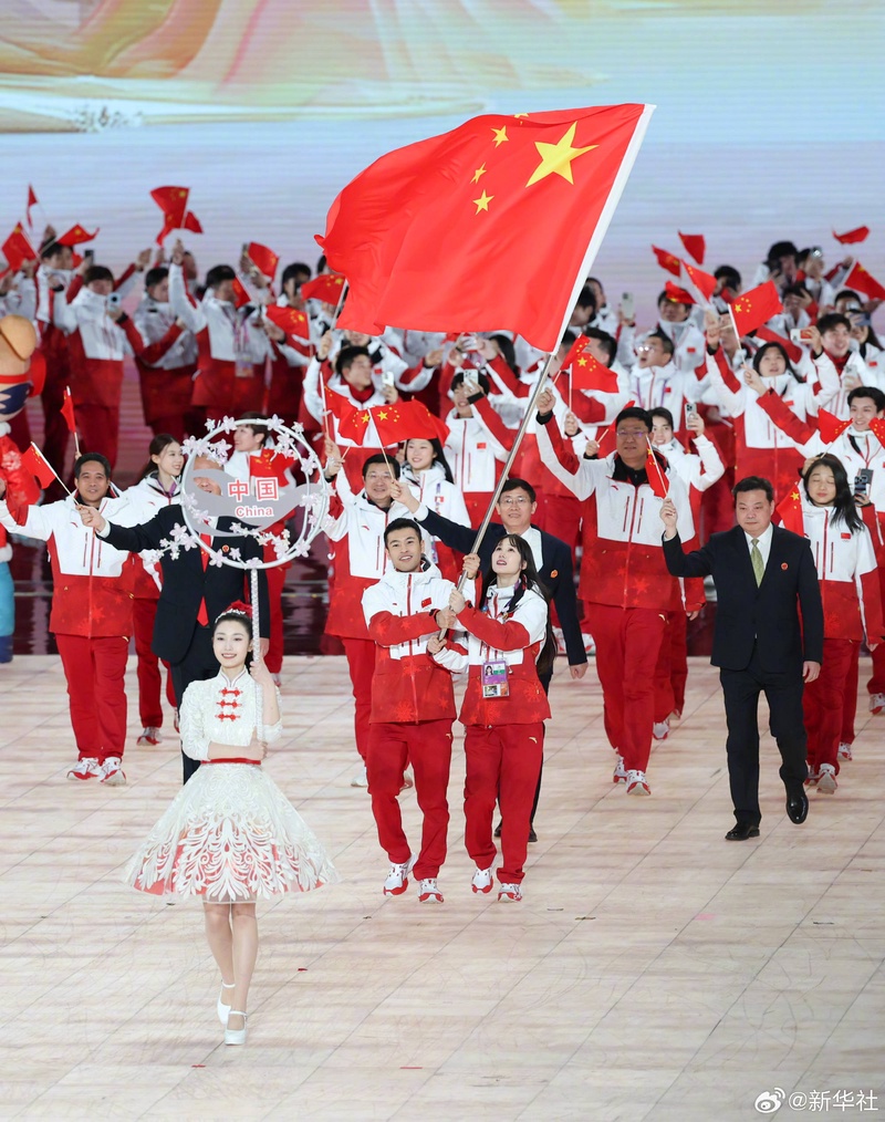 戛纳红毯杀疯了！中国代表团东方美降维打击，老外镜头都看劈叉！