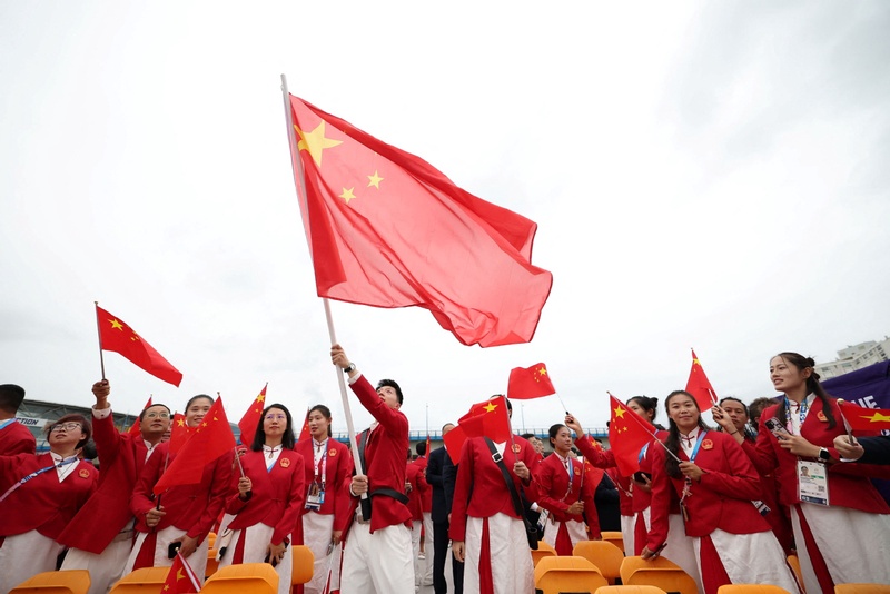 戛纳红毯杀疯了！中国代表团东方美降维打击，老外镜头都看劈叉！